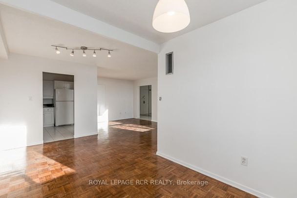 1215 5 Shady Golfway - Photo 1