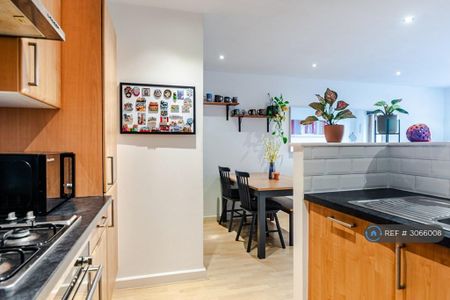 2 bedroom flat to rent - Photo 4