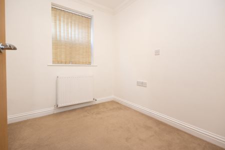 2 bed flat to rent in Richmond Park Road, Bournemouth, BH8 - Photo 3