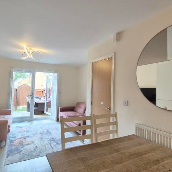 4 bedroom town house to rent College Drive - LU5 - Photo 1