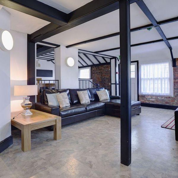 1 bedroom in a house share to rent - Photo 1