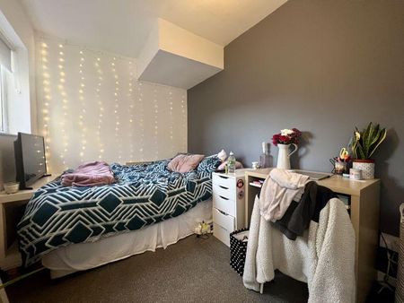 3 bedroom flat to rent - Photo 4