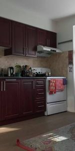 653- 3 bedrooms 3rd floor for rent - Photo 3