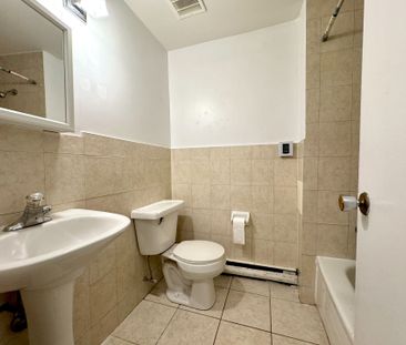 For Lease - 570 Eglinton Avenue Unit# 4, Toronto, Ontario - Photo 5