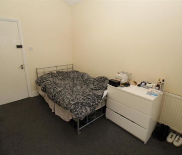 3 bedroom flat to rent - Photo 5