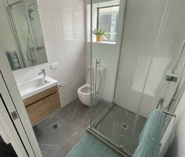 FULLY FURNISHED 2 bedroom Paddington apartment - Photo 2