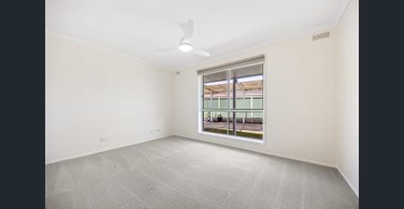 Charming family home in popular Wendouree school pocket - Photo 5