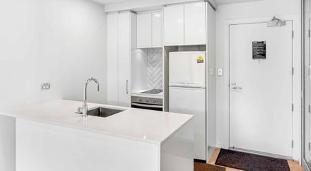 Modern city apartment! - Photo 2