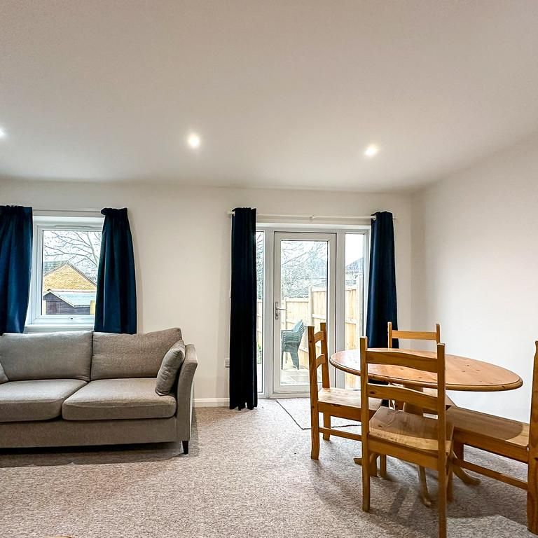 1 bedroom in a house share to rent - Photo 1