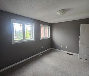 Northeast Barrie: 3 Bed, 1.5 Bath Townhouse, Sydenham Wells - Photo 2