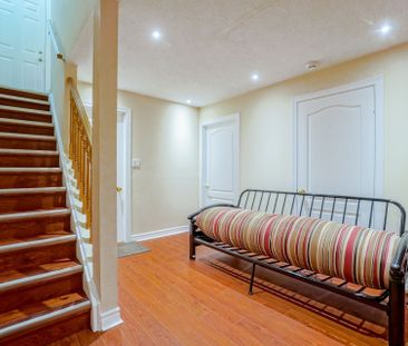 For Lease - 824 Khan Crescent, Mississauga, Ontario - Photo 3