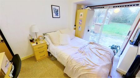 5 bedroom semi-detached house to rent - Photo 4