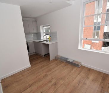 4 bedroom flat to rent - Photo 3