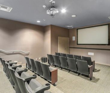 Studio Apartment For Rent In Downtown Vancouver - Photo 2