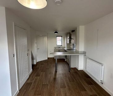 2 bedroom semi-detached house to rent - Photo 5