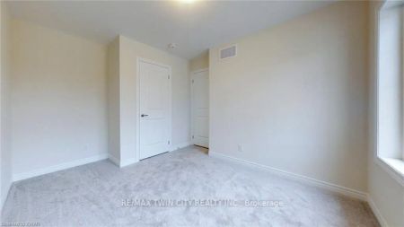 Condo Townhouse For Lease | X9042913 - Photo 4