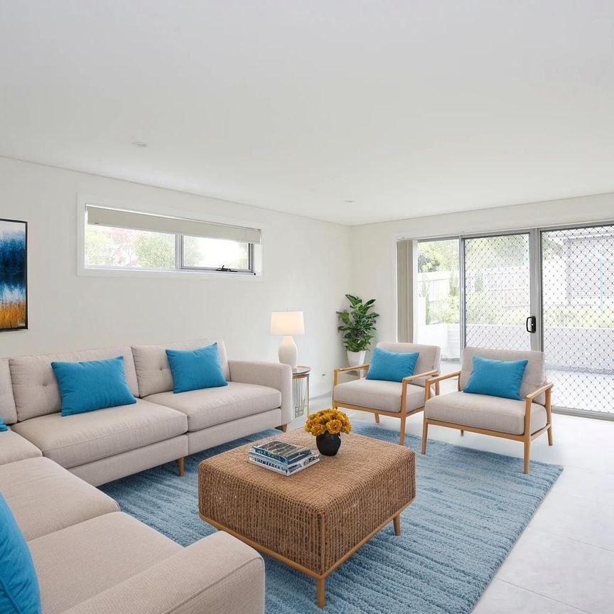 Spacious Near-New Duplex in Prime Eastwood Location - Photo 1