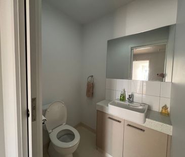 Newly Renovated 2 Bedroom Apartment in CBD! - Photo 5