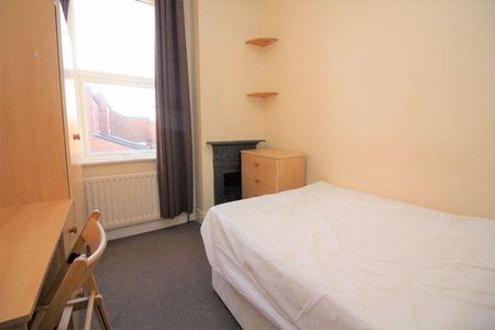 3 bedroom flat to rent - Photo 3