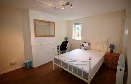 4 bedroom terraced house to rent - Photo 3