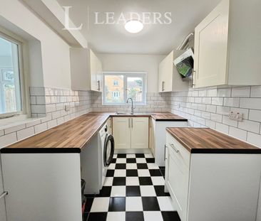 3 bedroom house to rent Dudley Road, CO15 - Photo 2