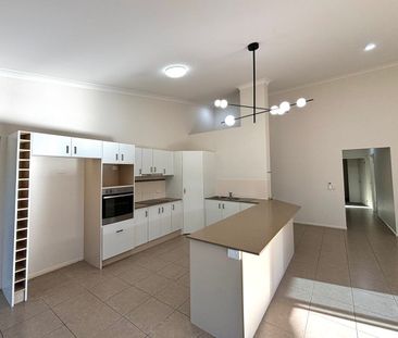 Highset Ceilings and Open Plan Living - Welcome to 34 Whitehaven Dr... - Photo 6