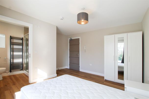 Room 2, High Street, Cherry Hinton, Cambridge - Photo 1