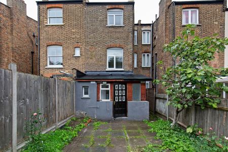 Large Victorian Property near to the vibe of Haringey Green Lanes Room 7 - Photo 3