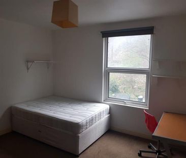 4 bedroom terraced house to rent - Photo 1