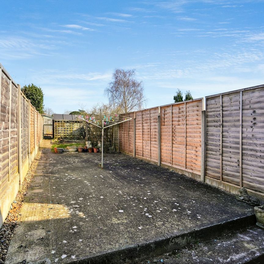 2 bed terraced house to rent in Western Road, Maidstone, ME16 - Photo 1