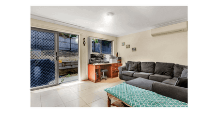 Family Home in Quite Cul-De-Sac! - Photo 2