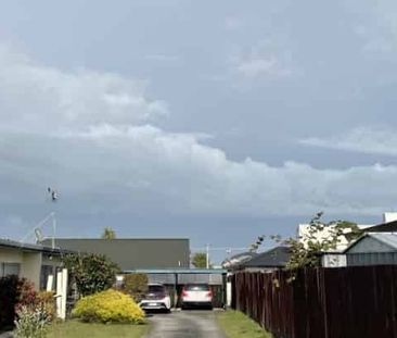 Two-bedroom unit available for rent in a prime location. - Photo 1