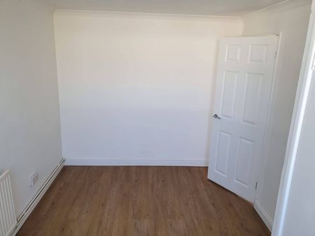 2 Bed Flat, Taranto Road, SO16 - Photo 3