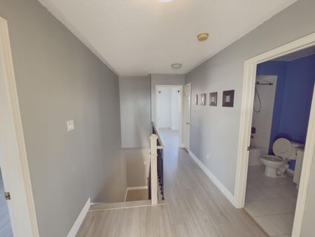 For Lease - 395 Flagstone Way, Newmarket, Ontario - Photo 2