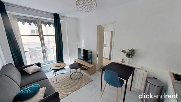 Charmant T2 meublé avec vue sur la Place des Célestins - Photo 1