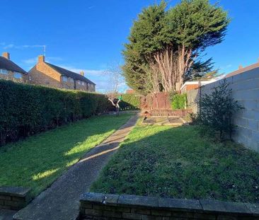 Thatches Grove, Romford, RM6 - Photo 2