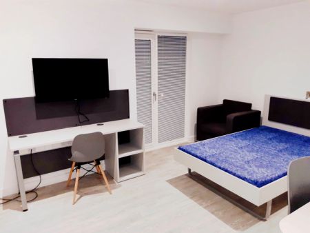 Premium Studio (Room Type 1) Floor 2 - Photo 4