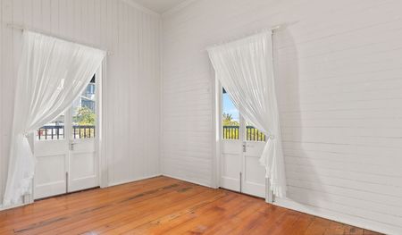 19 Rawlins Street, Kangaroo Point QLD 4169 - House For Rent | Domain - Photo 3