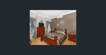 ACT FAST-3 BEDROOM,2 BATHROOM MODERN LOW MAINTENANCE LIVING - Photo 3