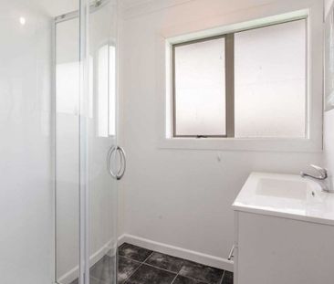 2 Bedroom House on Elizabeth - Photo 6