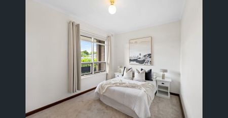 IMMACULATE 3 BEDROOM TOWNHOUSE in small group of 4! - Photo 4