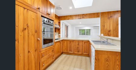 Spacious 4-Bedroom Family Home in Castle Hill - Photo 3
