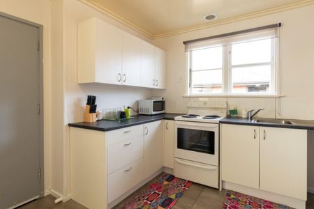 Lovely 2 Bedroom home in Waverley - Photo 5