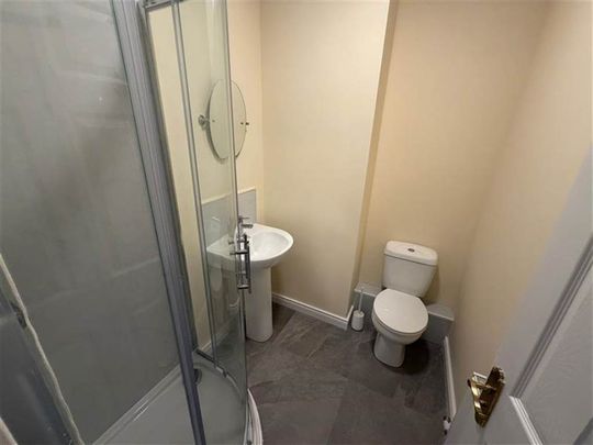 Apt 8 Fitzwilliam Square, off Rugby Avenue , Belfast, BT7 1JH - Photo 1