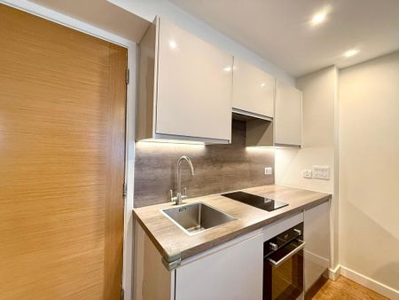 1 bedroom flat to rent - Photo 2