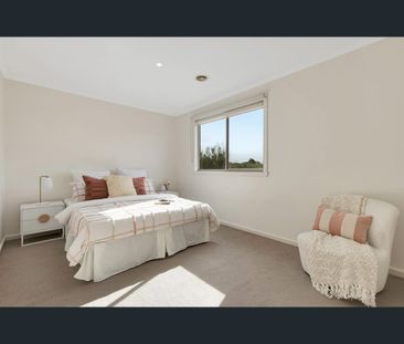12 Lambie Way, Roxburgh Park, Vic 3064 - Photo 4