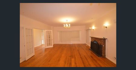 Updated 3 Bedroom Single Level House - Photo 3