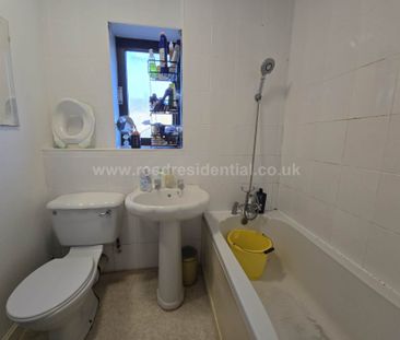 Roots Hall Drive, Southend On Sea - Photo 6