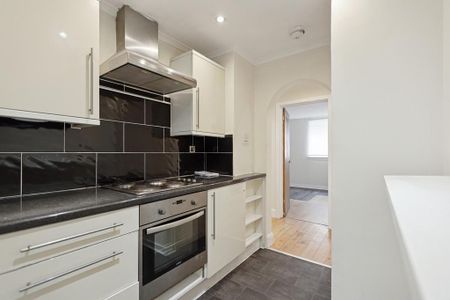 2 bedroom ground floor flat to rent - Photo 5