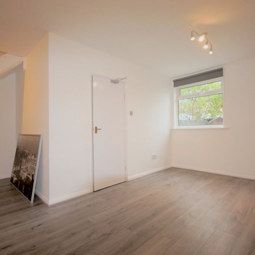 4 Bed Terraced House, Colton Gardens, N17 - Photo 1